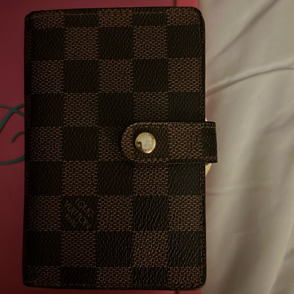 Louis Vuitton Wallet in good condtion